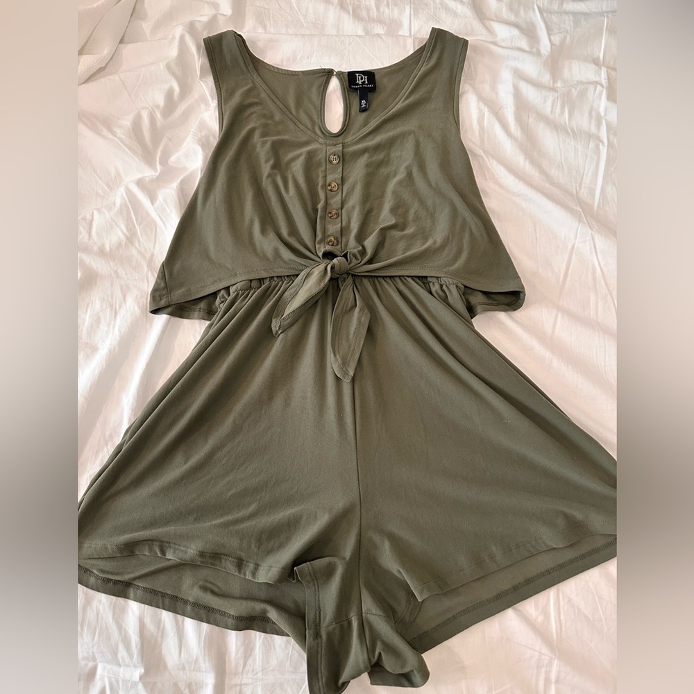 Olive romper from Dereck heart, size Xl